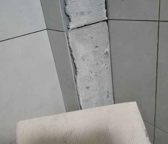 解放瓷砖空鼓维修公司分享下厨房瓷砖脱落的补救措施。